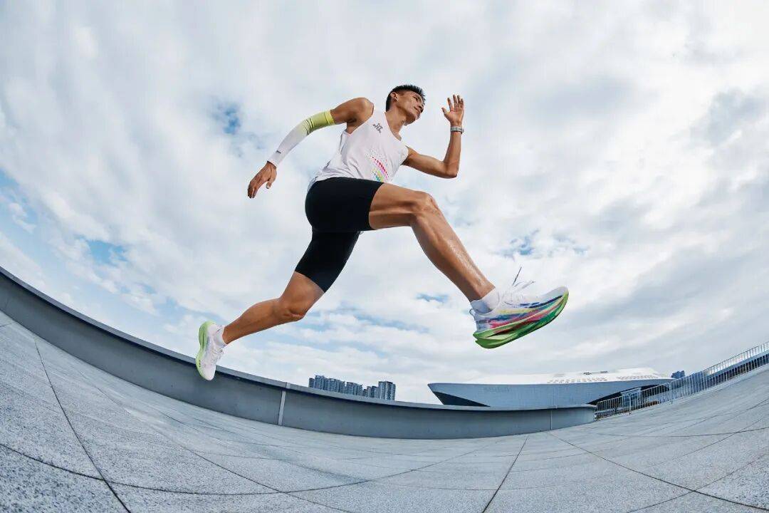 开云APP-中国马拉松跨入&amp;quot;205时代&amp;quot;背后，一款跑鞋的二十年押注